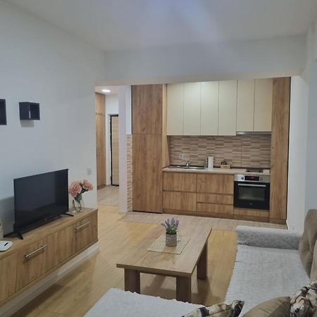 Golden Sun Skopje Appartement Buitenkant foto