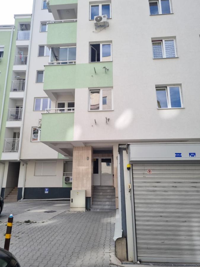 Golden Sun Skopje Appartement Buitenkant foto