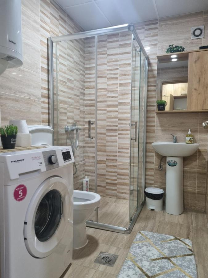 Golden Sun Skopje Appartement Buitenkant foto